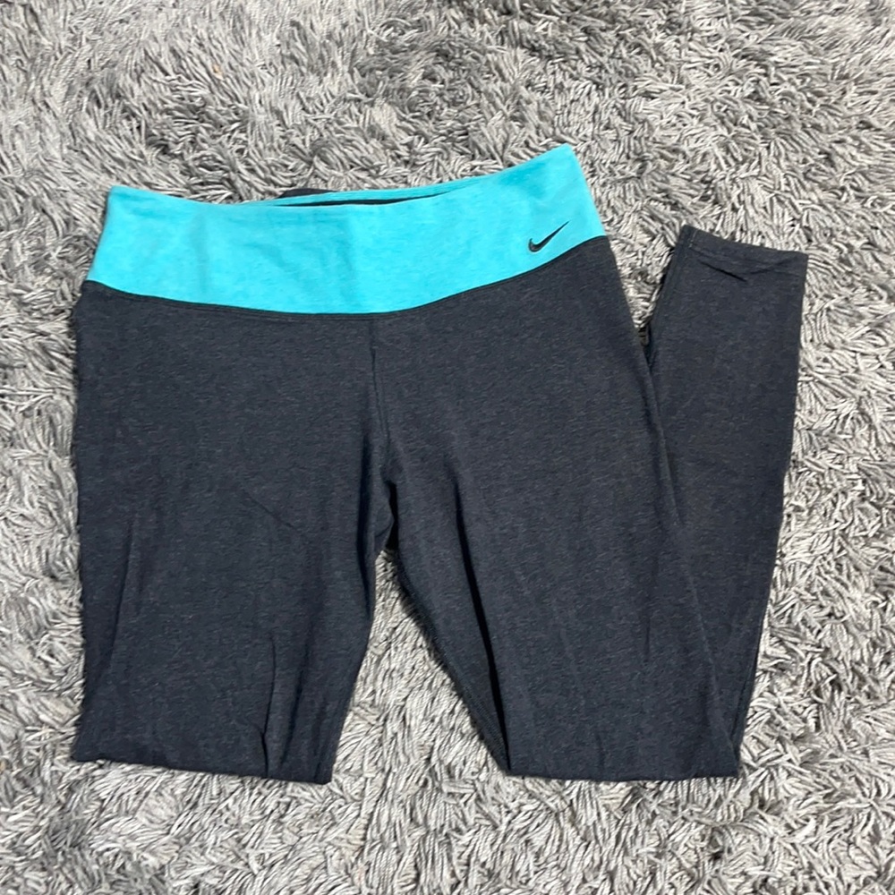 NIKE LIGHT BLUE AND GRAY LEGGINGS. SIZE LARGE.‎ WOMEN’S.